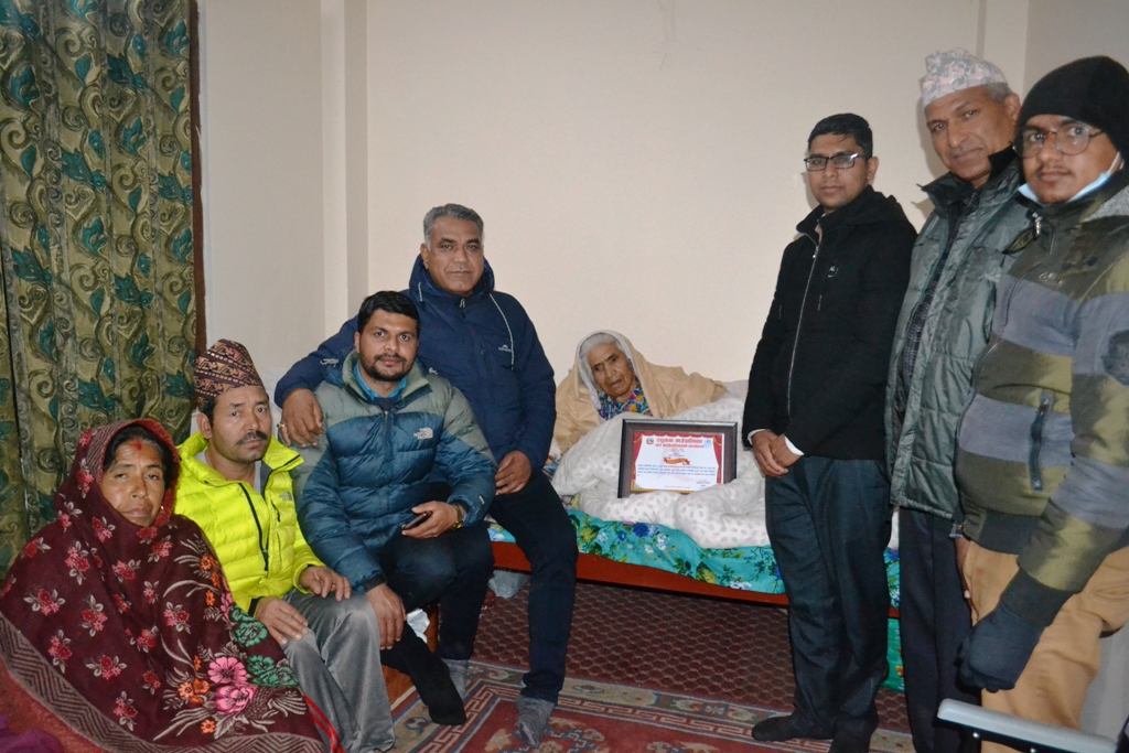 भण्डारीद्धारा सामाजिक सुरक्षा भत्ता नलिने घोषणा,गाउँपालिकाले ग¥यो सम्मान