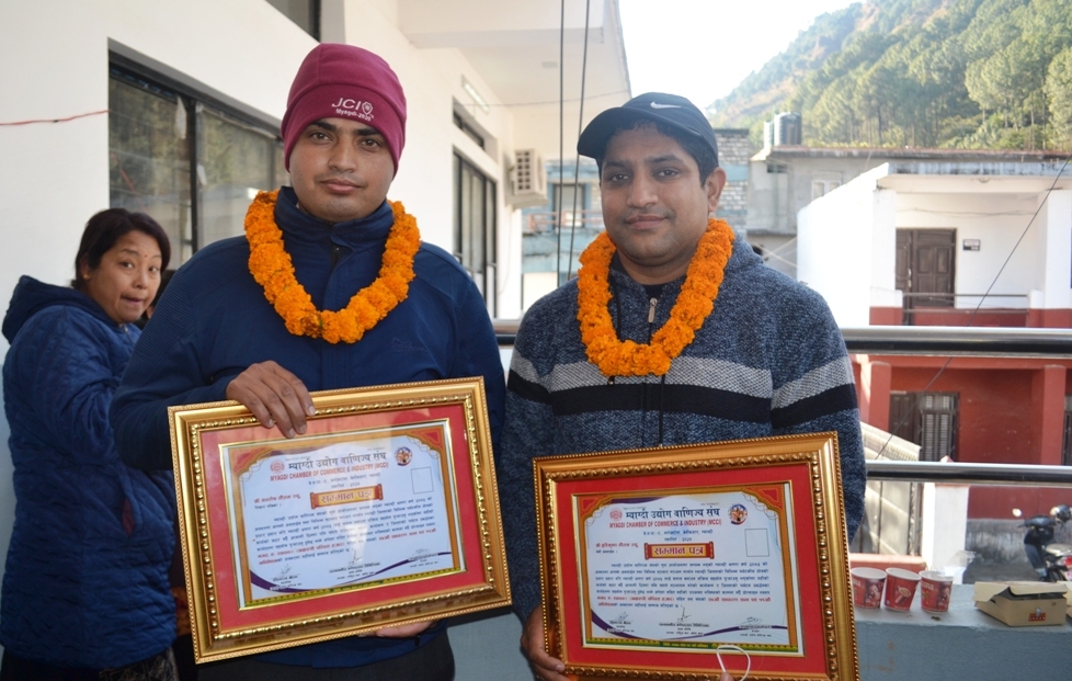 पत्रकारद्धय सन्तोष गौतम र हरिकृष्ण गौतम सम्मानित (तस्बिर सहित)