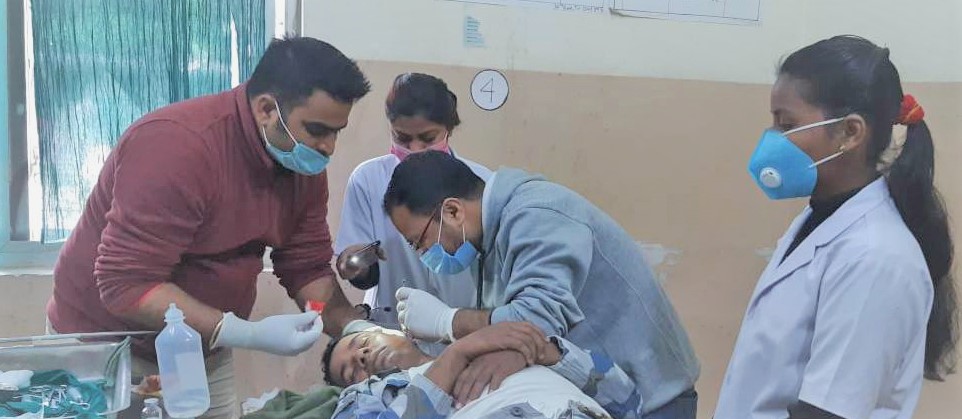 भारतीय बालुवा तस्कर र सशस्त्र प्रहरीबीच झडप, दुईजना सशस्त्र प्रहरी घाइते