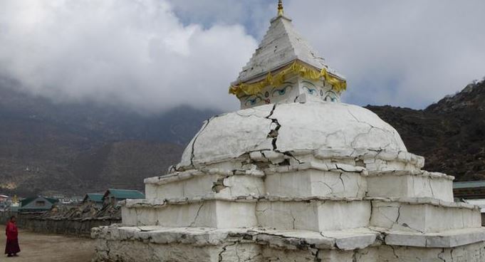 भूकम्पले भत्किएको गुम्बा पुनर्निर्माण सुरु