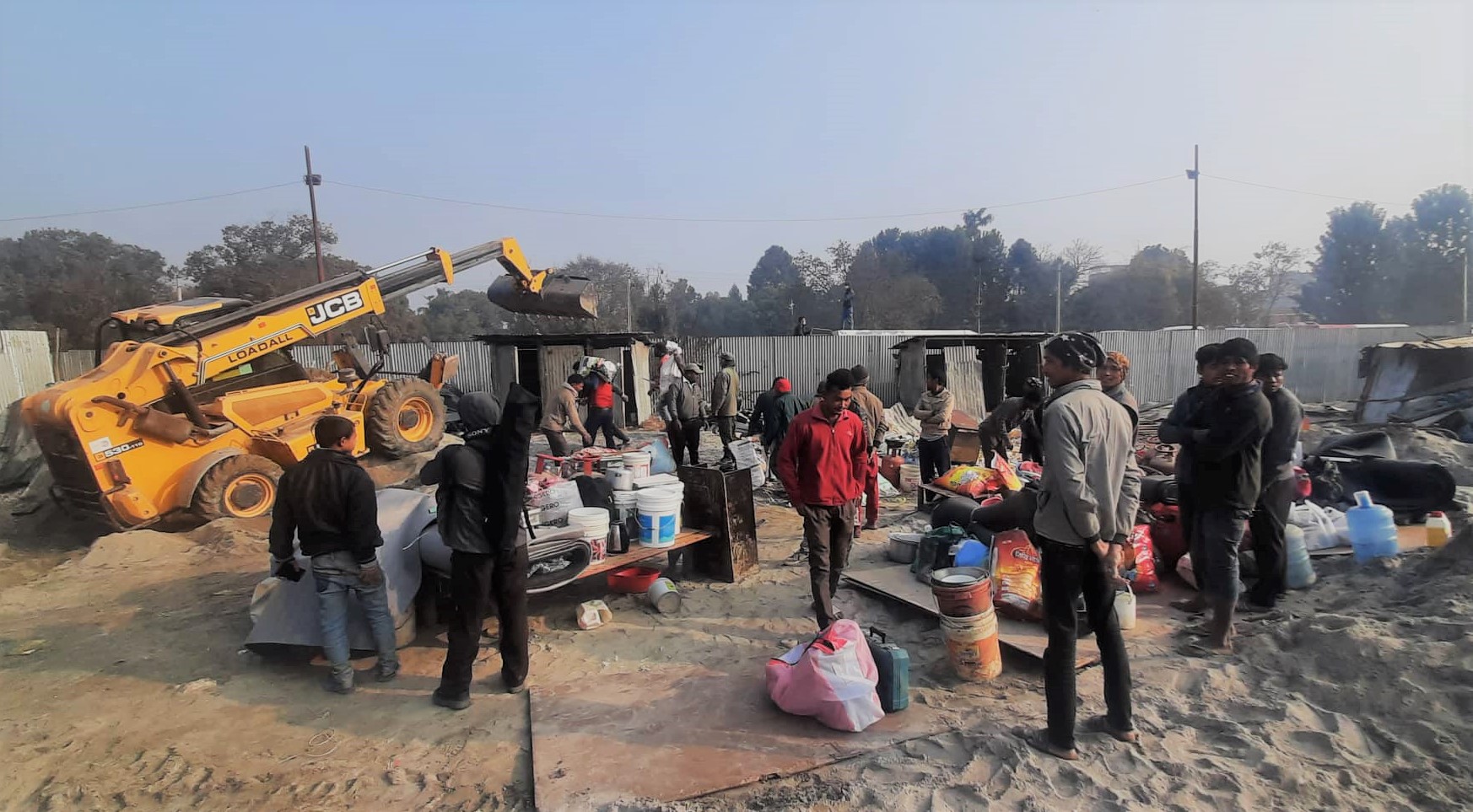 खुलामञ्च खाली गर्न काठमाडौं महानगरले चलायो डोजर