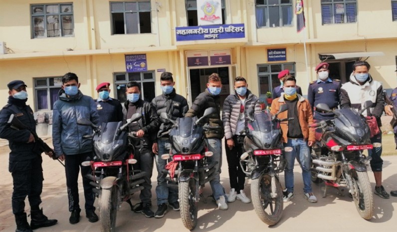 भक्तपुरमा मोटरसाइकल चोरीमा संग्लन गिरोहका ७ पक्राउ