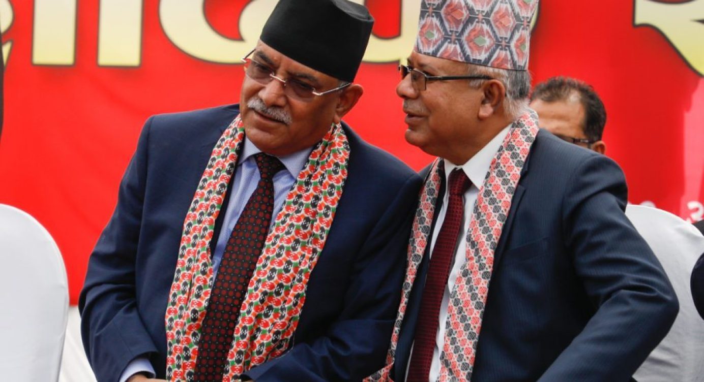 प्रचण्ड–नेपाल लिखित पत्रसहित निर्वाचन आयोग जाँदै