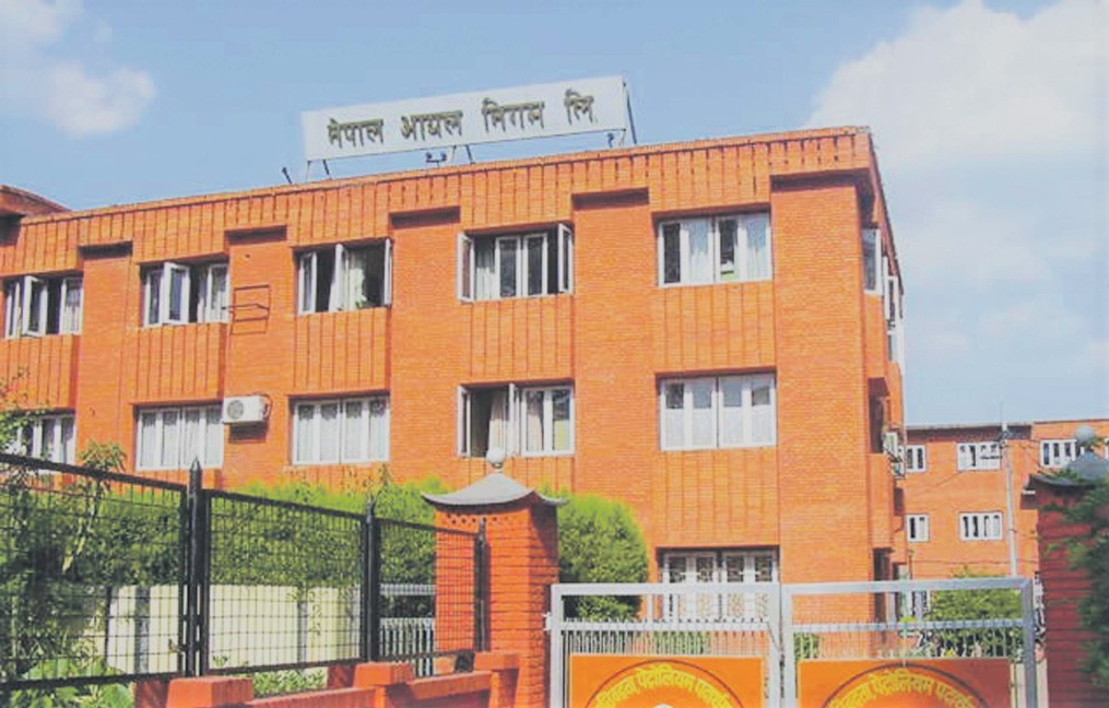 आयल निगमलाई पाक्षिक एक अर्ब नोक्सान