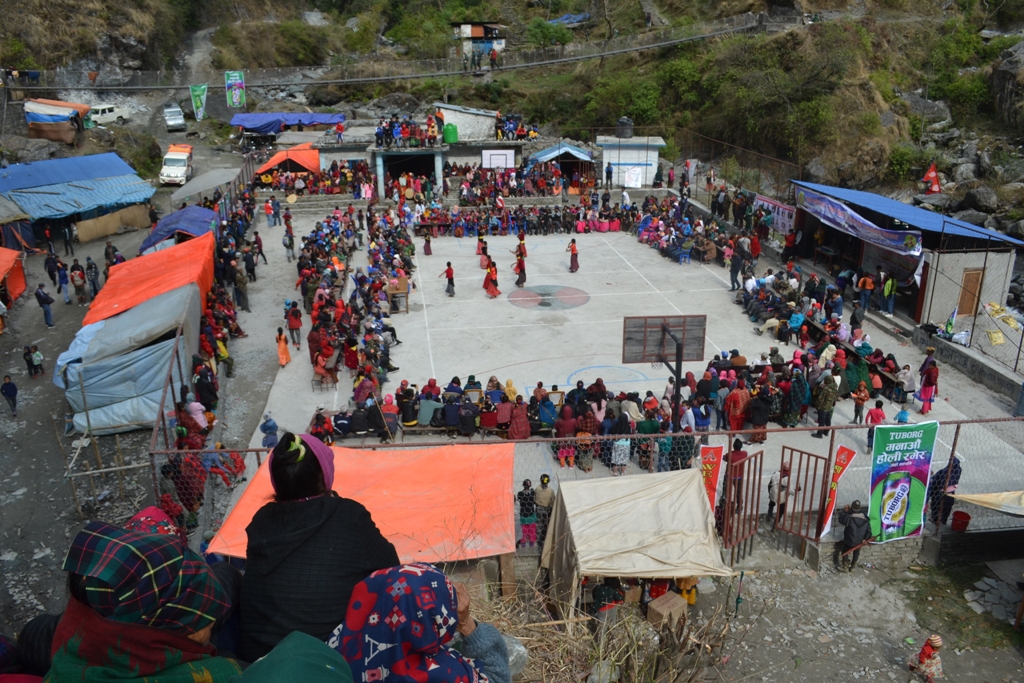 चिमखोलामा खेलमैदान निर्माण,पुर्वमन्त्री थापाद्धारा उद्घाटन