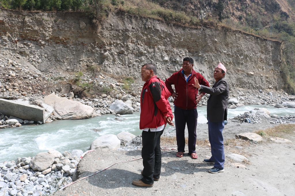 सडक आयोजना र विद्यालय भवनको अनुगमन