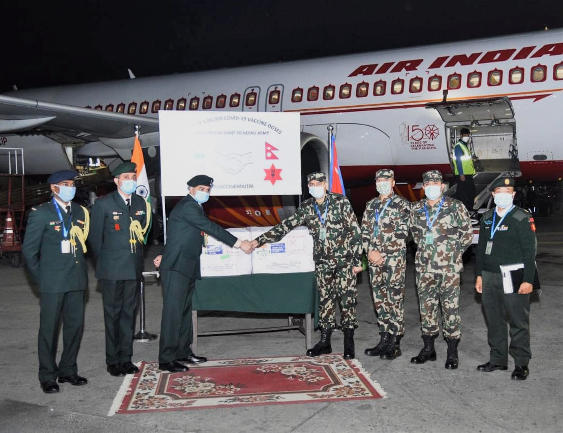 नेपाली सेनालाई भारतीय सेनाले दियो एक लाख डोज कोरोना खोप