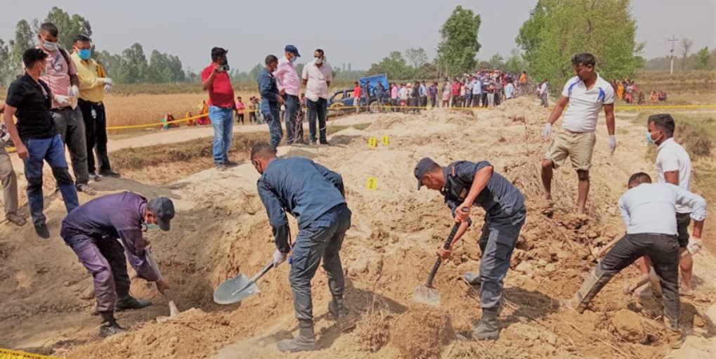 एक महिनाअघि वेपत्ता भएका दम्पत्तिको शव गाडिएको अवस्थामा भेटियो