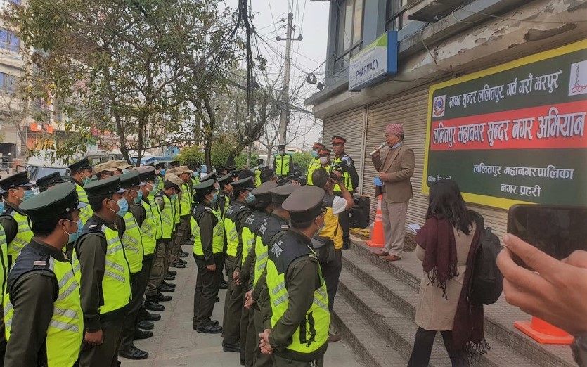 सितारामको नेतृत्वमा ललितपुर महानगरका पोलमा अब ६ फिटसम्म हरियो रङ