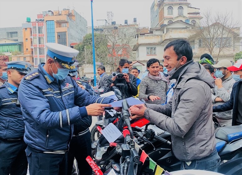 ट्राफिक प्रहरीले चोरिएका २७ मोटरसाइकल बरामद गरी जिम्मा लगायो