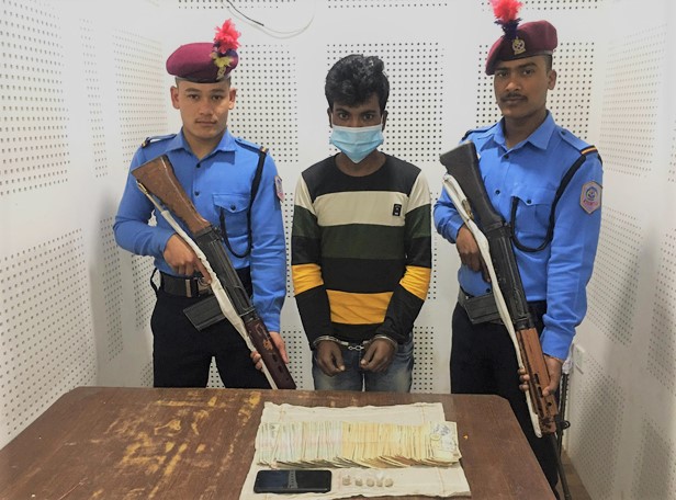 कपडा व्यापारको नाममा ब्राउन सुगरको कारोबार गर्ने एक पक्राउ