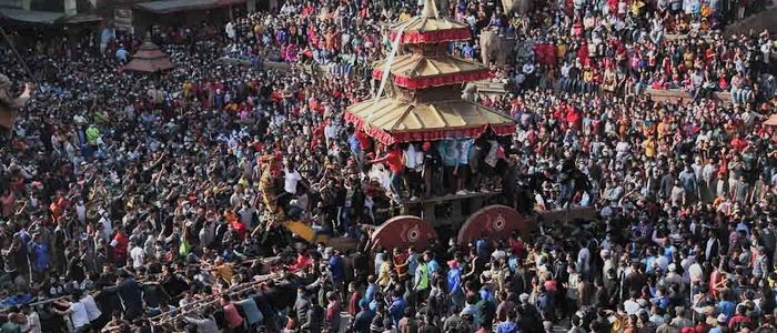 बिस्केट जात्राको रथ तान्दा १९ घाइते, मध्यराति ढुङ्गा हानाहान