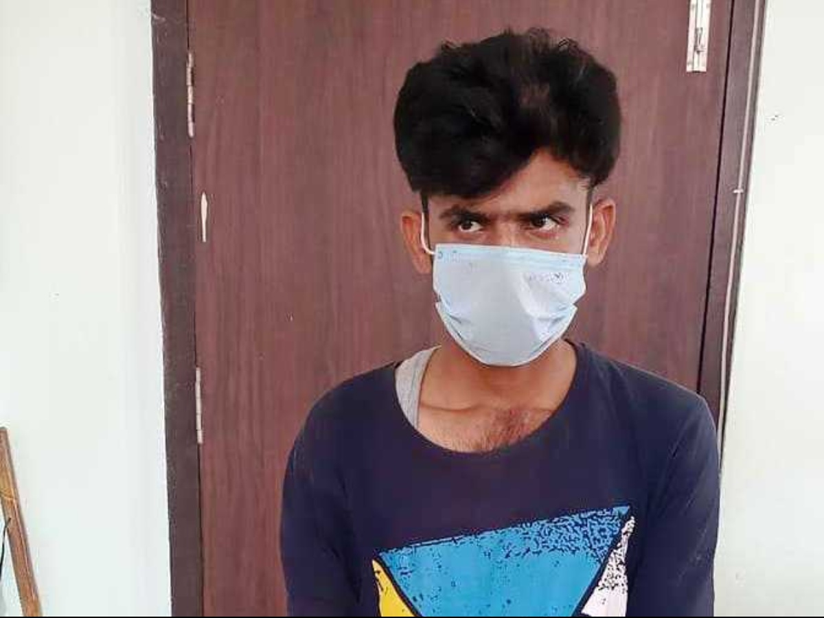 भारतीय रुपैयाँसहित एक भारतीय नागरिक पक्राउ