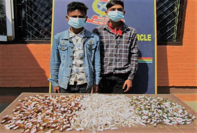 लागुऔषधसहित २ जना पक्राउ