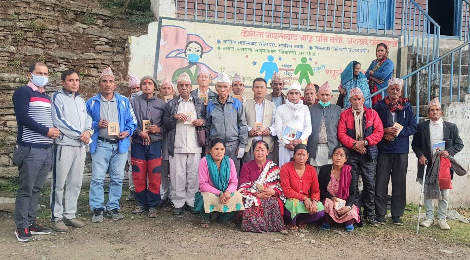 विश्वहिन्दू महासंघ गठन गर्दै निःशुल्क श्रीमद्भागवत् गीता वितरण