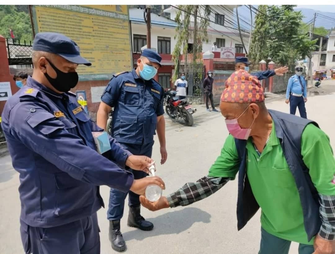 मास्क नलगाउने ६६ जना प्रहरीको कारबाहीमा