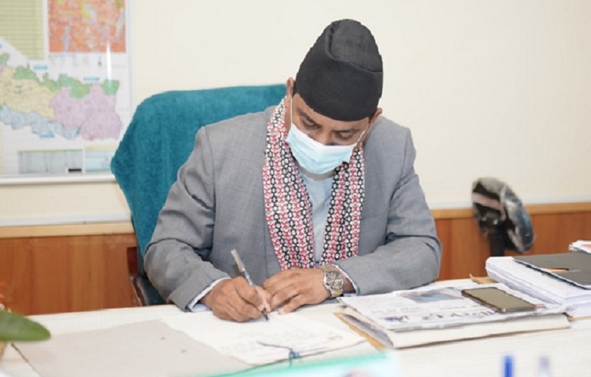 गण्डकीका नवनियुक्त मन्त्री लम्सालद्वारा पदभार ग्रहण