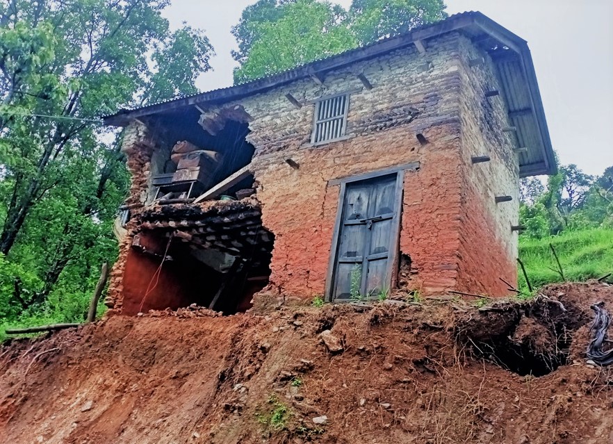 बाढी पहिरोबाट बागलुङमा १३ घर विस्थापित
