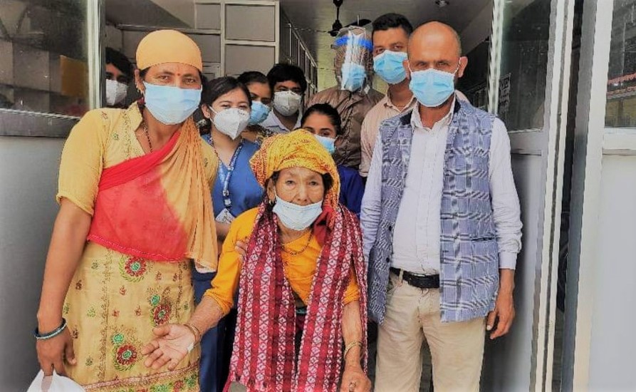 सिन्धुलीमा १०० वर्षीया वृद्धाले जितिन् कोरोना