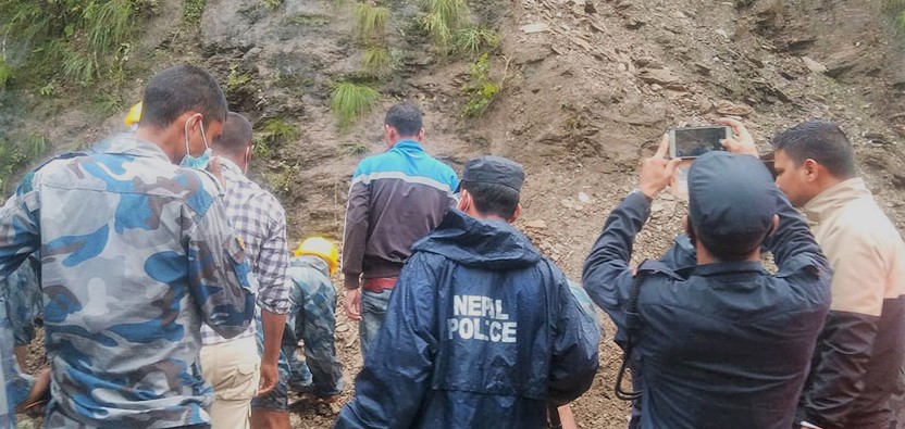 डोटीमा पहिरोले च्यापिएर दुई बालबालिकाको मृत्यु