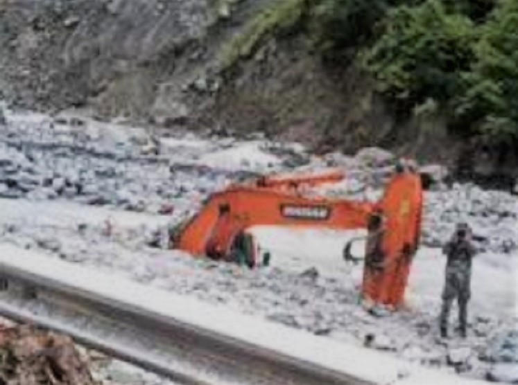 चिनियाँले पानी तर्काउन थालेपछि नेपालमा खतरा कम हुँदै