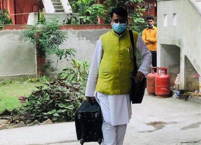 सुटकेश र झोला लिएर मन्त्री क्वाटर छाडे मन्त्री सोनल