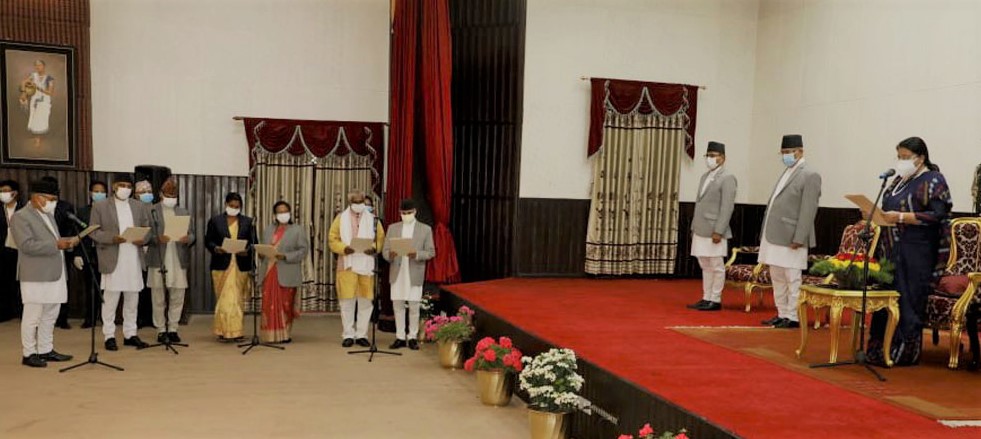 नवनियुक्त मन्त्रीहरूले लिए सपथ