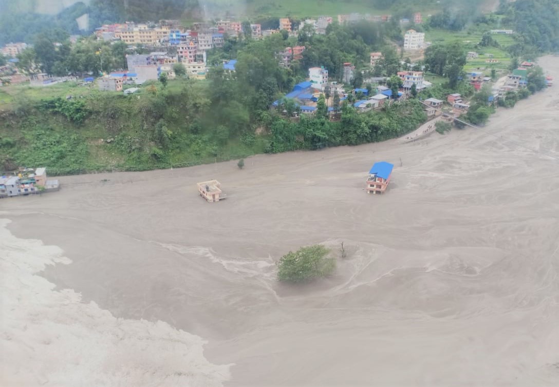 मेलम्चीदेखि बाजुरासम्म बाढी-पहिरोको बितण्डा
