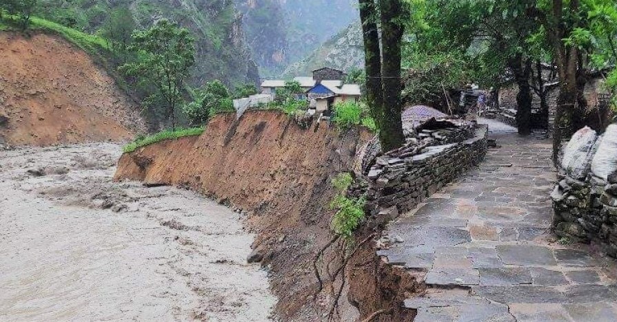 बुढीगण्डकी नदीको बाढीले ४ घर बगायो, २७ घर जोखिममा