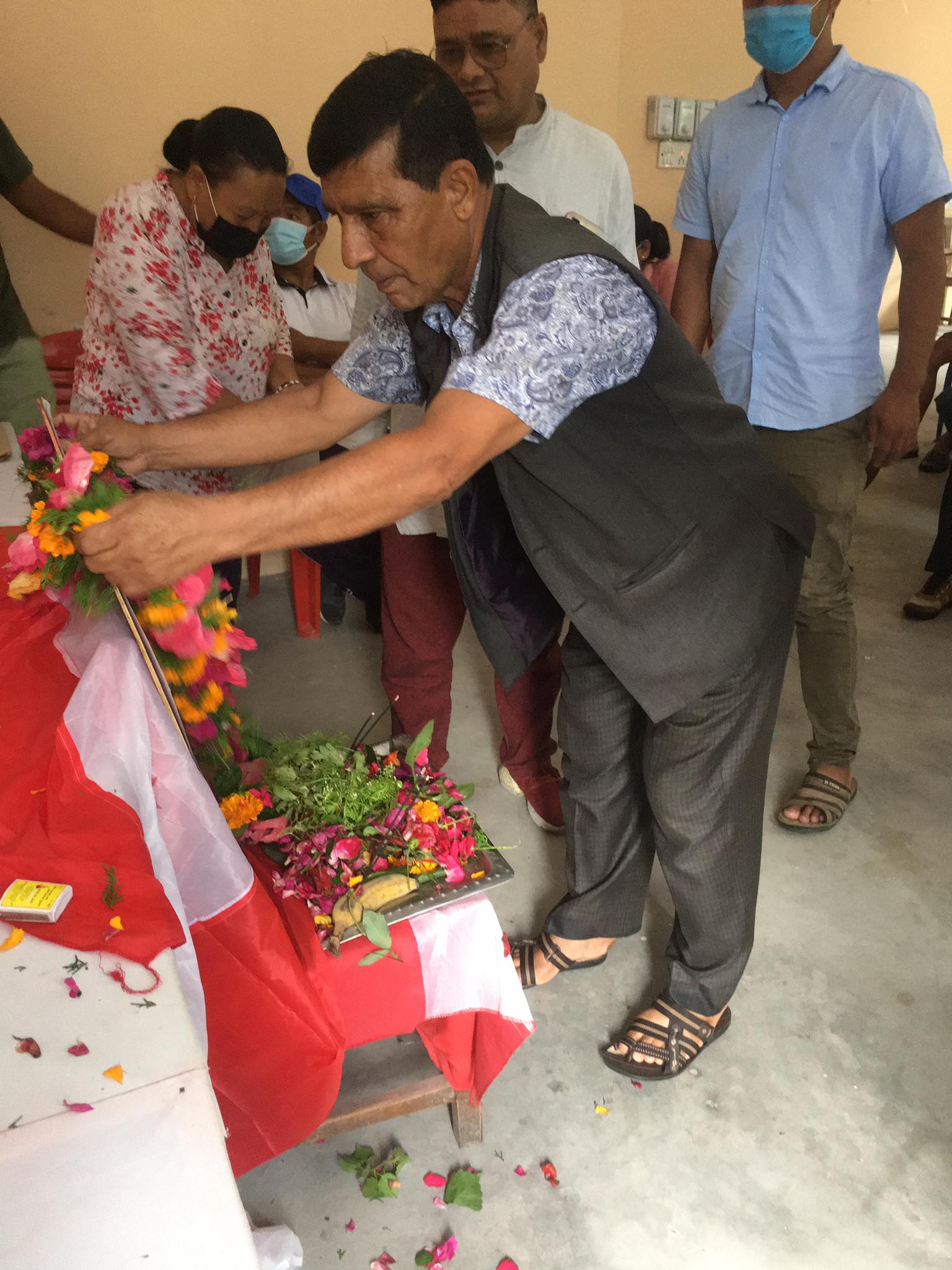 वीपी स्मृती दिवसमा कांग्रेस म्याग्दीद्धारा बाढी–पहिरो पीडितलाई राहत वितरण