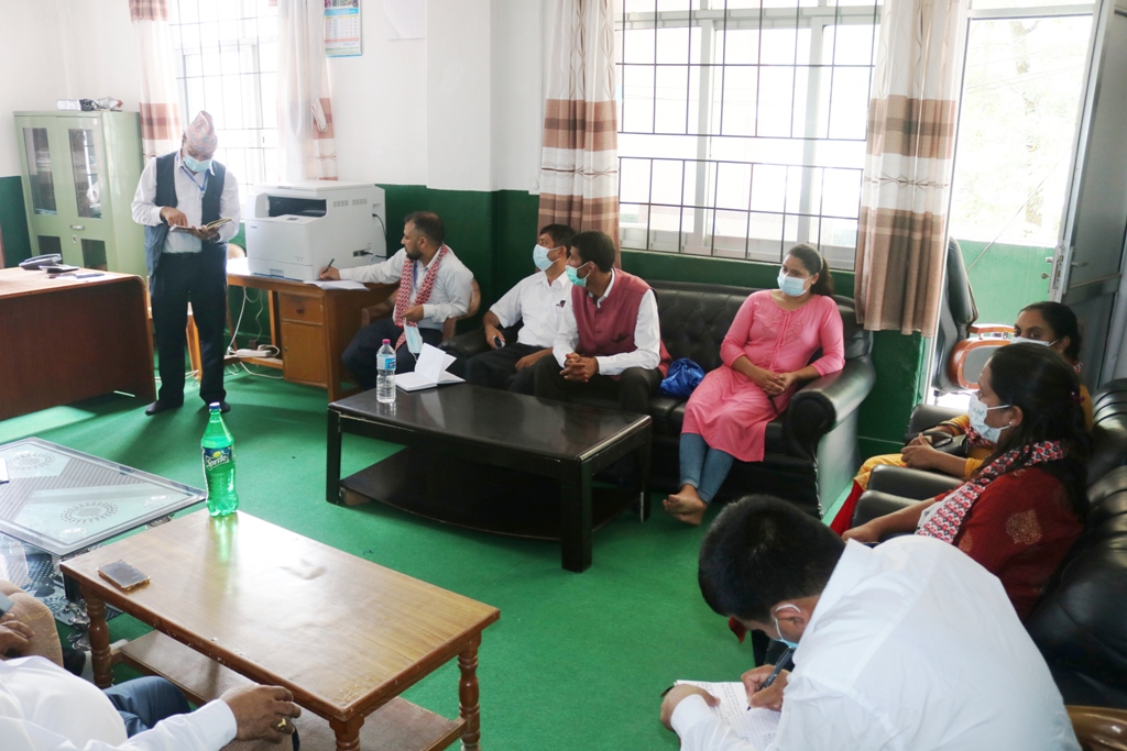 स्वास्थ्य मन्त्री अधिकारीद्वारा बेनी अस्पतालको स्थलगत अनुगमन, स्वास्थ्य सेवालाई प्रभावकारी बनाउनका लागि पहल गर्ने मन्त्रीको भनाइ