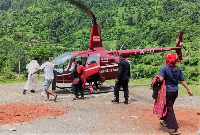 अक्सिजनको समस्या देखिएपछि बालकलाई हेलिकप्टरमार्फत उद्वार