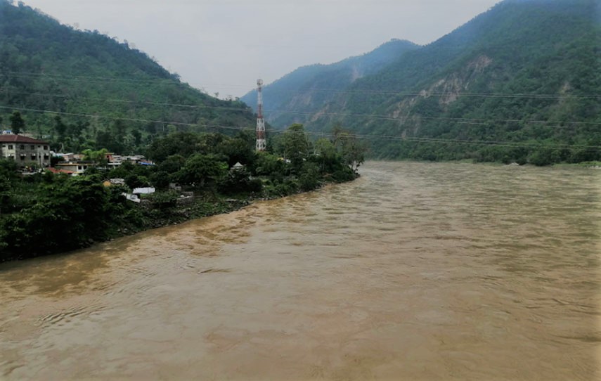 कर्णाली नदी छेउछाउका बस्ती बाढी पहिरोको उच्च जोखिममा