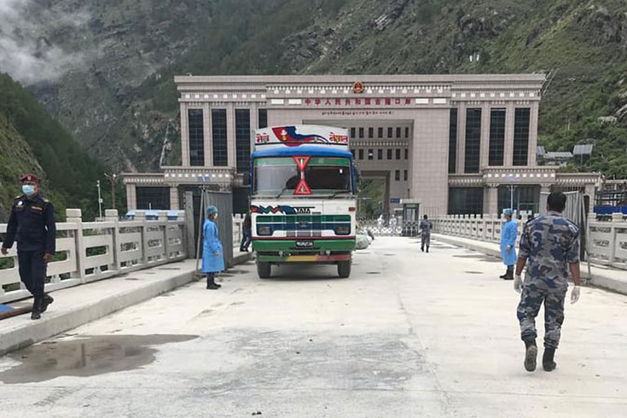 रसुवा नाकाबाट चिनियाँ सवारी साधनको आयात बढ्यो