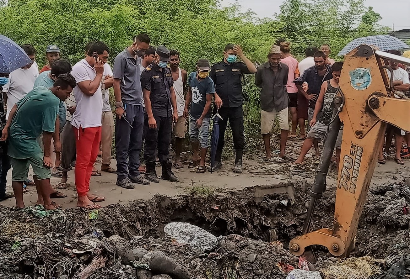 माछा मार्न ह्युम पाइप भित्र पसेका पुरुष मृत फेला