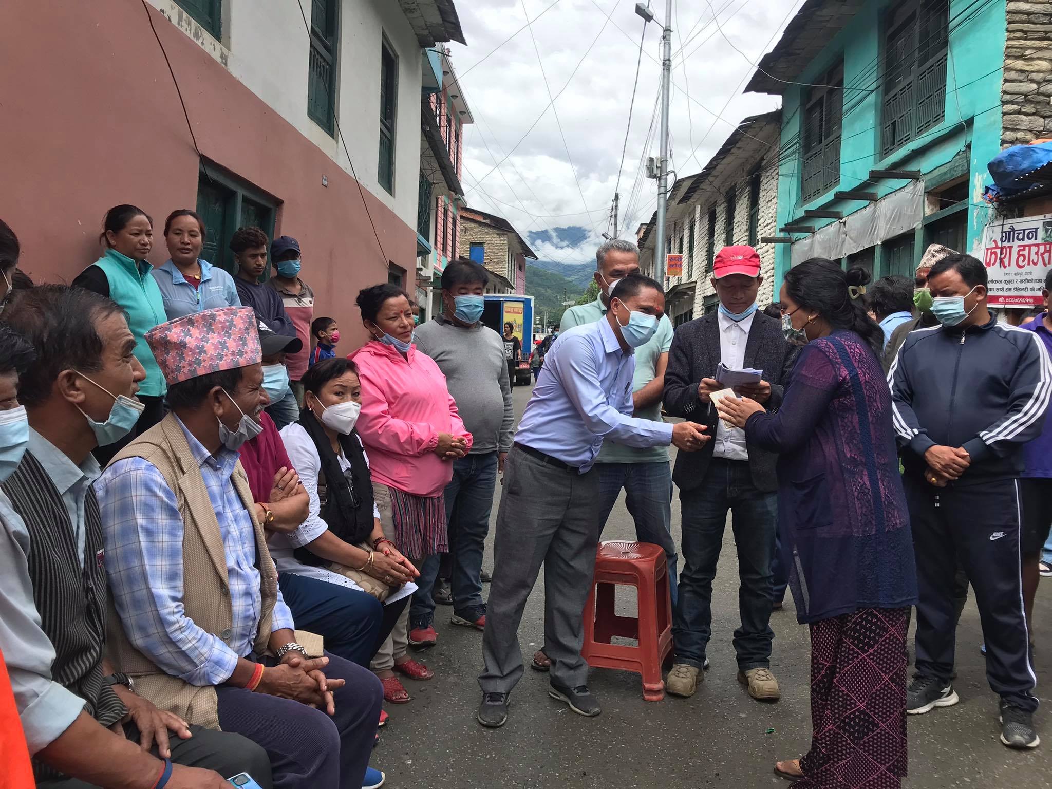 कालिपुलका पहिरो पीडितलाई कांग्रेस म्याग्दीद्धारा आर्थिक सहयोग (तस्बिर सहित)