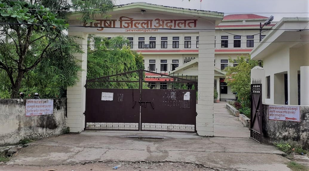 एसिड बेच्ने व्यापारीले सफाई पाएपछि अदालत पुगेकी आरती पक्राउ