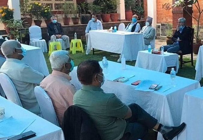 ओलीको झझल्को दिने काँग्रेस बैठकः पत्रकारलाई फोटो समेत खिच्न रोक !