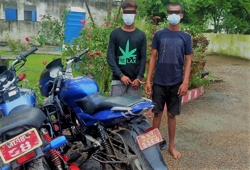 चोरीका मोटरसाइकलसहित दुई जना पक्राउ