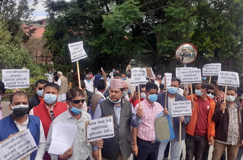 प्रधानमन्त्री देउवा निवासमा कांग्रेस कार्यकर्ताको प्रदर्शन