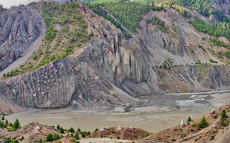 बाढीपहिरोले पुरियो मनाङको गंगापूर्ण हिमताल