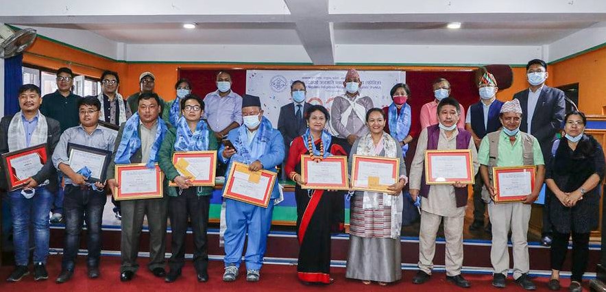 १० सञ्चारकर्मी र दुई वटा पत्रिकालाई फोनिज अवार्ड