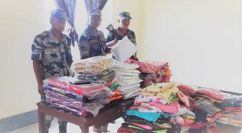 भारतीय बजारबाट तस्करी गरेर ल्याइएको कपडा प्रहरीद्धारा बरामद