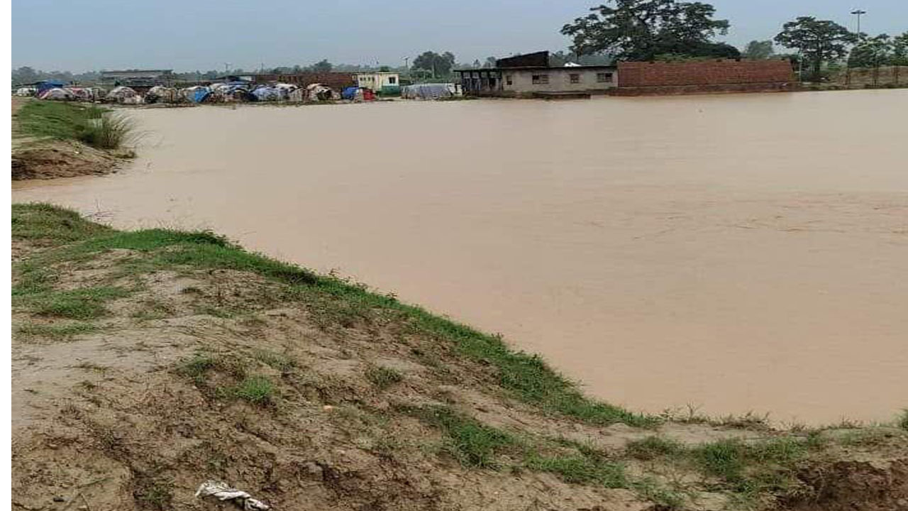 रातु नदीको बाढी पस्दा महोत्तरीका ९ सय घर डुबानमा