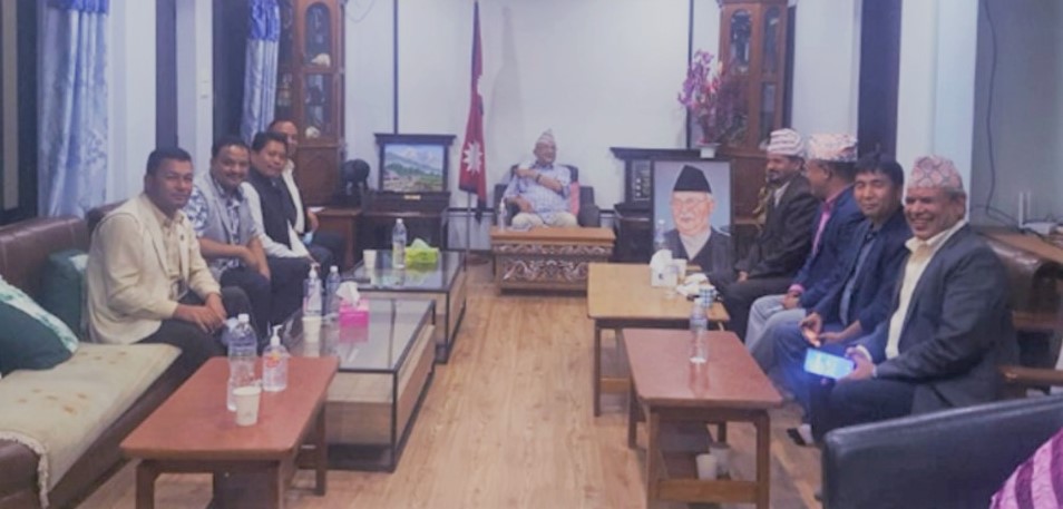 कर्णालीका एमाले नेताहरु ओली निवासमा : एकताको अन्यौल लामो समयसम्म नराख्न सुझाव