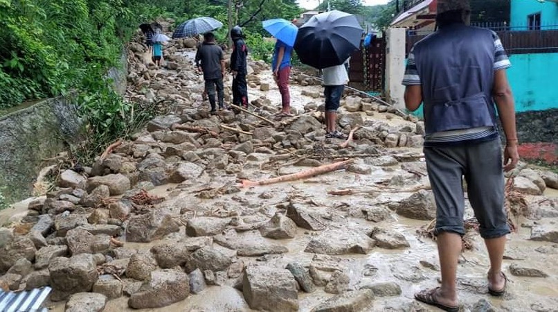 बुटवलको ज्योतिनगरमा पहिरो जाँदा दर्जन घरमा क्षति