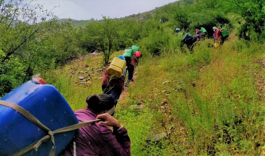 एक घण्टा पैदल हिँडेर नदीको धमिलो पानी ल्याइ पिउन बाध्य छन् तुम्कोटबासी