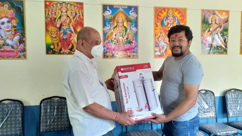 जन्मदिनमा जेष्ठ नागरिक सेवा केन्द्रलाई चिया कन्टेनर सहयोग