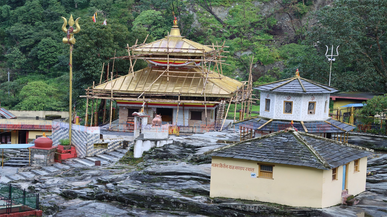 गलेश्वर मन्दिरमा पित्तलको छाना (फोटो फिचर )
