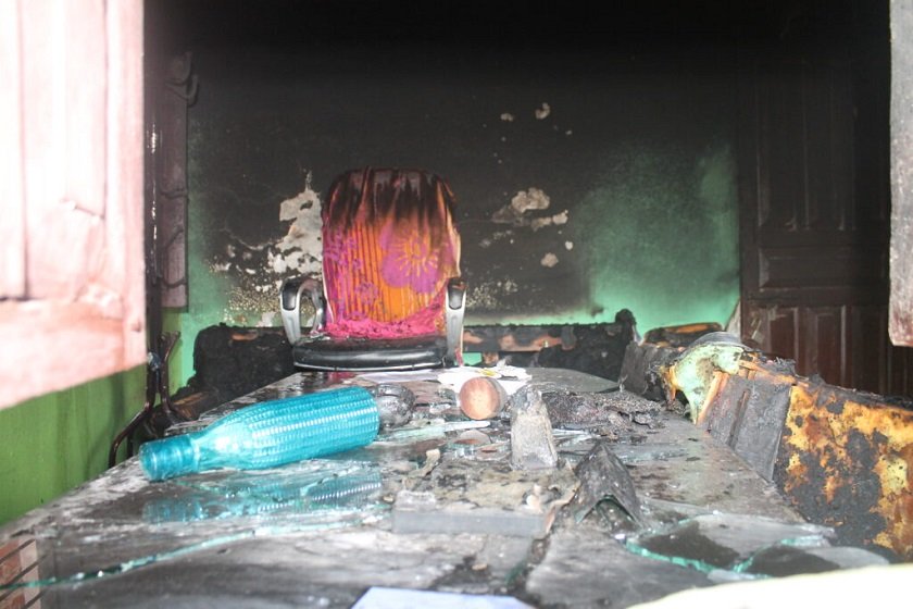 वडा अध्यक्ष नभेटेपछि पेट्रोल छर्केर कार्यालयमा आगजनी
